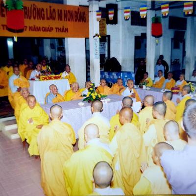 Cố Ni Trưởng Huệ Giác - Rừng xanh vắng bóng mây từ